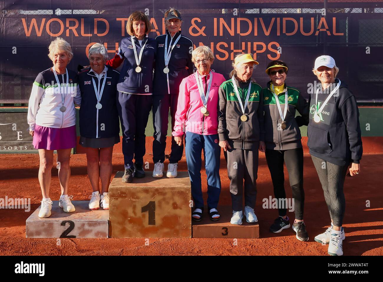 Manavgat, Antalya, Turchia. 23 marzo 2024. U.a. Dorothy Bamber (GBR), Margaret Helen French Helen, Carolann Castell (USA), Frances Maclennan (GBR), Judy Hancy (AUS), Kim Blackburne (AUS), Bobbie Edwards (AUS), Renate Nadge (GER) Medal Ceremony durante i Campionati mondiali a squadre e individuali 2024 65-90 (Credit Image: © Mathias Schulz/ZUMA Press Wire) SOLO PER USO EDITORIALE! Non per USO commerciale! Crediti: ZUMA Press, Inc./Alamy Live News Foto Stock