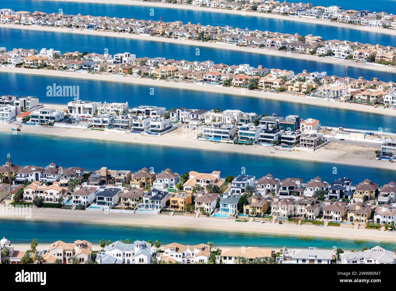 Dubai, l'isola artificiale Palm Jumeirah con ville di lusso sulla spiaggia Foto Stock