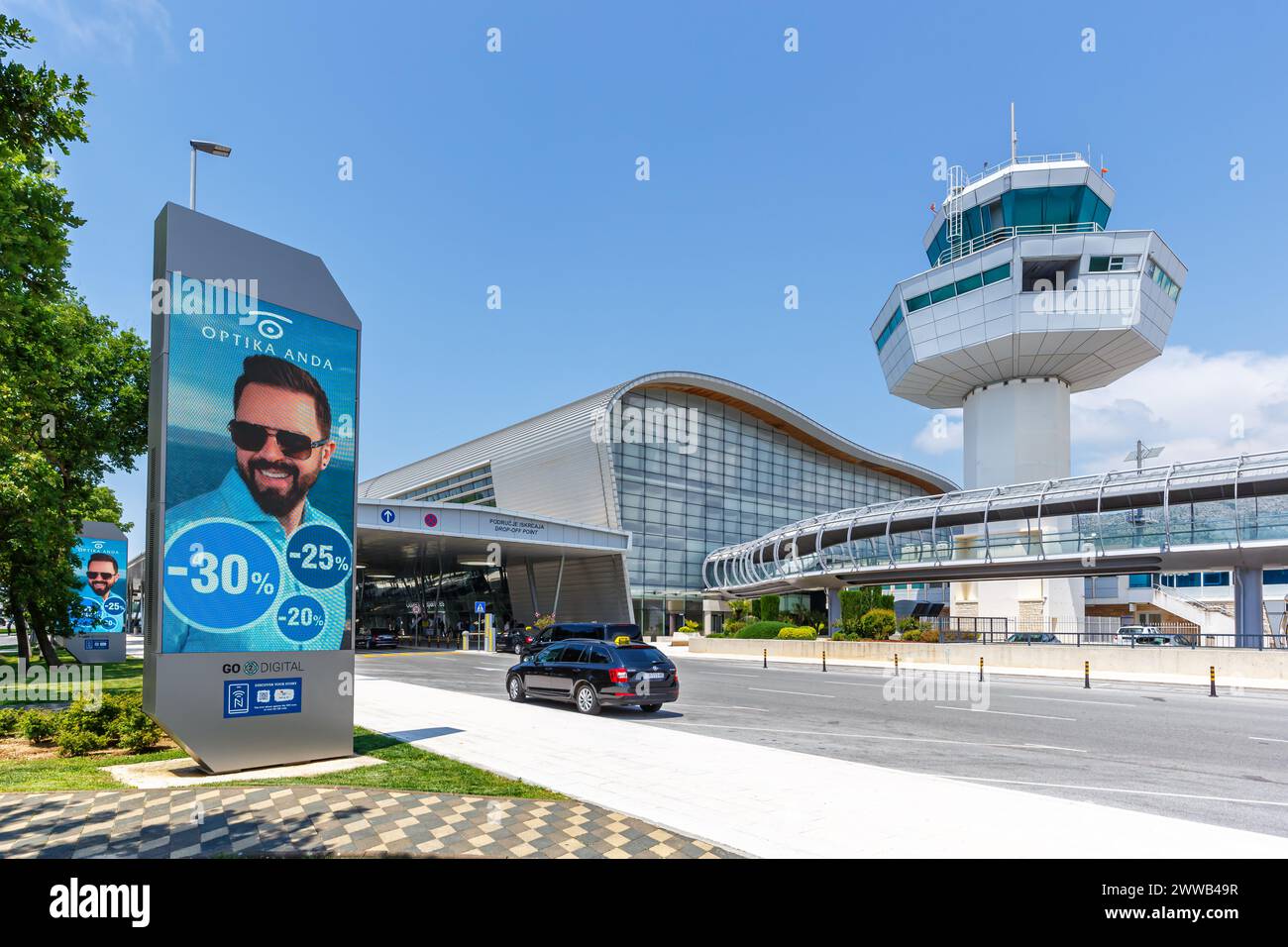 Dubrovnik, Croazia - 24 maggio 2023: Terminal e Torre dell'aeroporto di Dubrovnik (DBV) in Croazia. Foto Stock