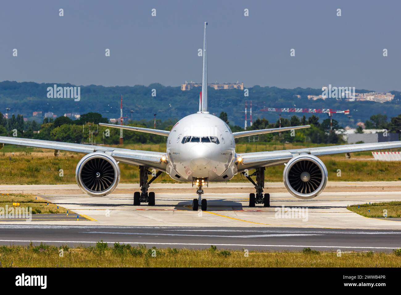 Parigi, Francia - 4 giugno 2022: Aereo Boeing 777-300ER Air France presso l'aeroporto di Parigi Orly (ORY) in Francia. Foto Stock