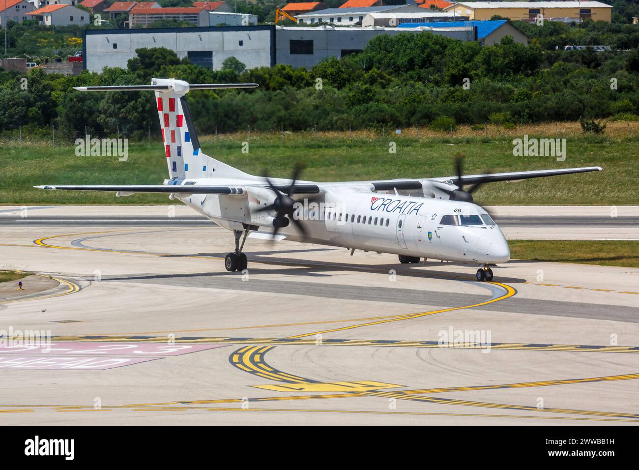 Spalato, Croazia - 1° giugno 2023: Croatia Airlines De Havilland Canada Dash 8 Q400 aeroplano presso l'aeroporto di Spalato (SPU) in Croazia. Foto Stock