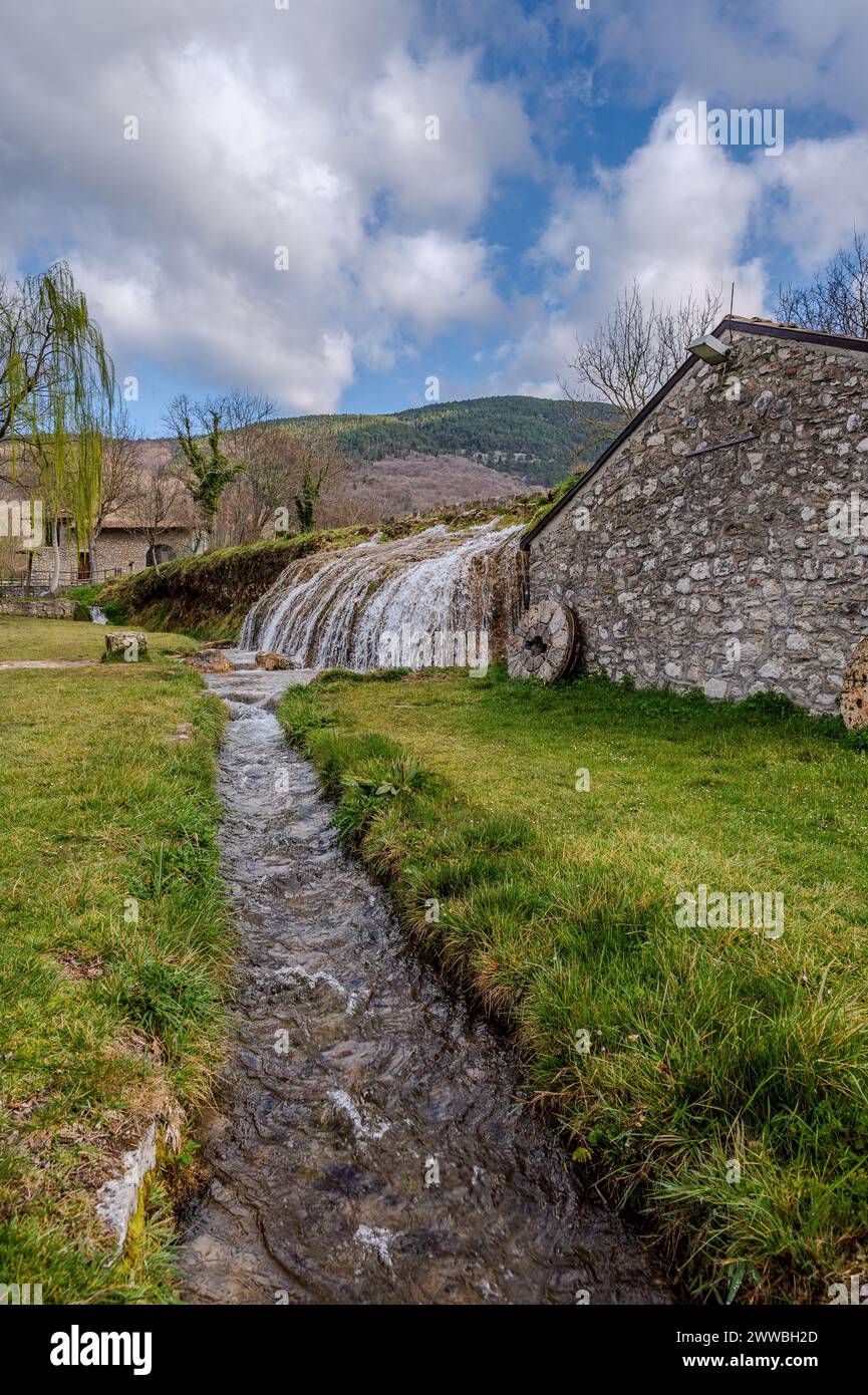 Parco fluviale di Santa Maria del Molise, Isernia. E' una vera perla immersa nelle colline, dove scorrono canali d'acqua, che danno origine a stagni e acqua Foto Stock