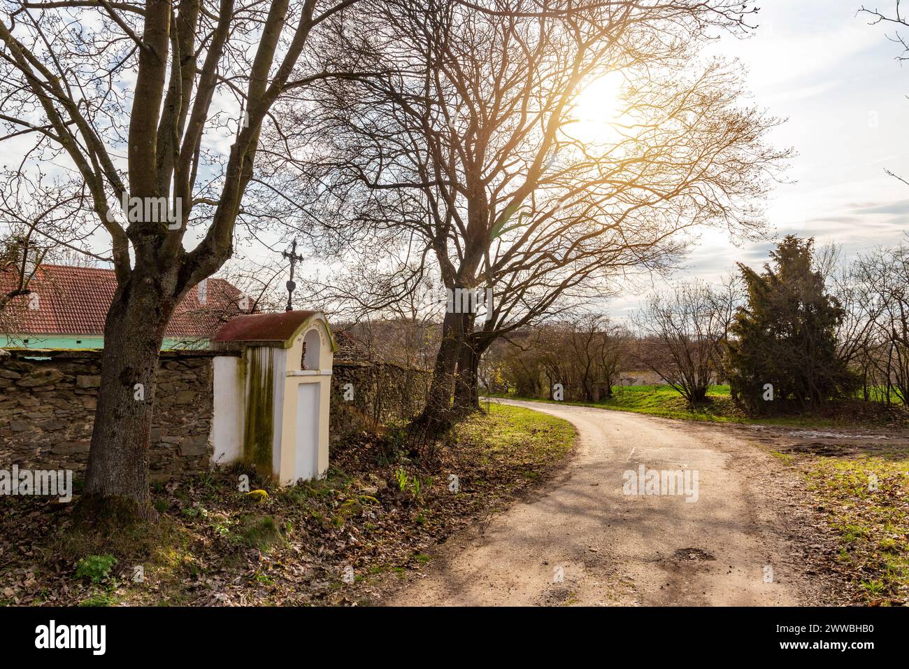Piccola chiesa nel villaggio. Repubblica Ceca Foto Stock