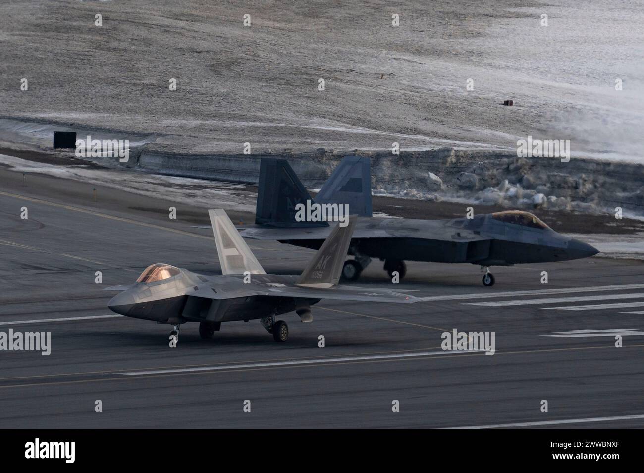 I membri del 3rd Wing e del 90th Fighter Generation Squadron si preparano a condurre un cavalcavia di formazione per l'uomo scomparso in ricordo del sergente Charles Foto Stock