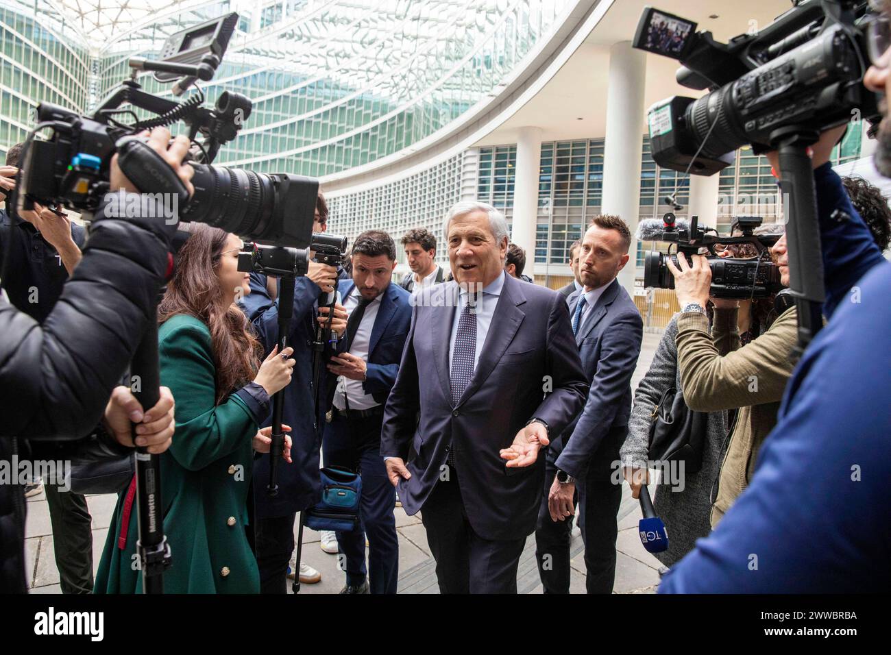 Milano, Italia. 23 marzo 2024. Il Ministro degli esteri Antonio Tajani alla conferenza stampa di forza Italia per le europee - Cronaca - Milano - Italia - sabato 23 marzo 2024 (foto Marco Cremonesi/LaPresse) il Ministro degli Esteri Antonio Tajani alla conferenza stampa di forza Italia per le elezioni europee - News - Milano - Italia - sabato 23 marzo 2024 (foto Marco Cremonesi/LaPresse) crediti: LaPresse/Alamy Live News Foto Stock