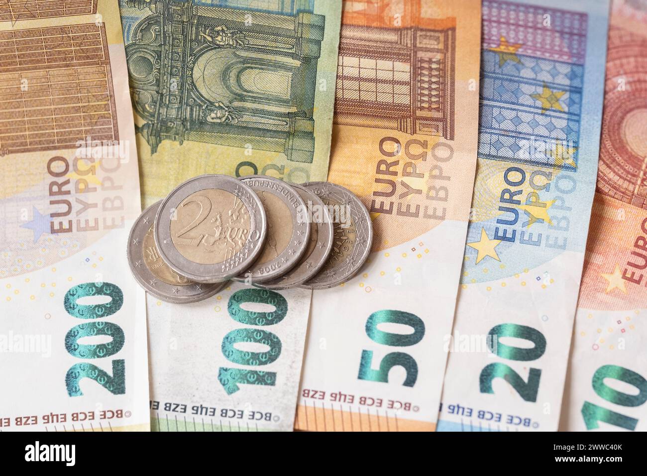 Banconote e monete in euro Foto Stock