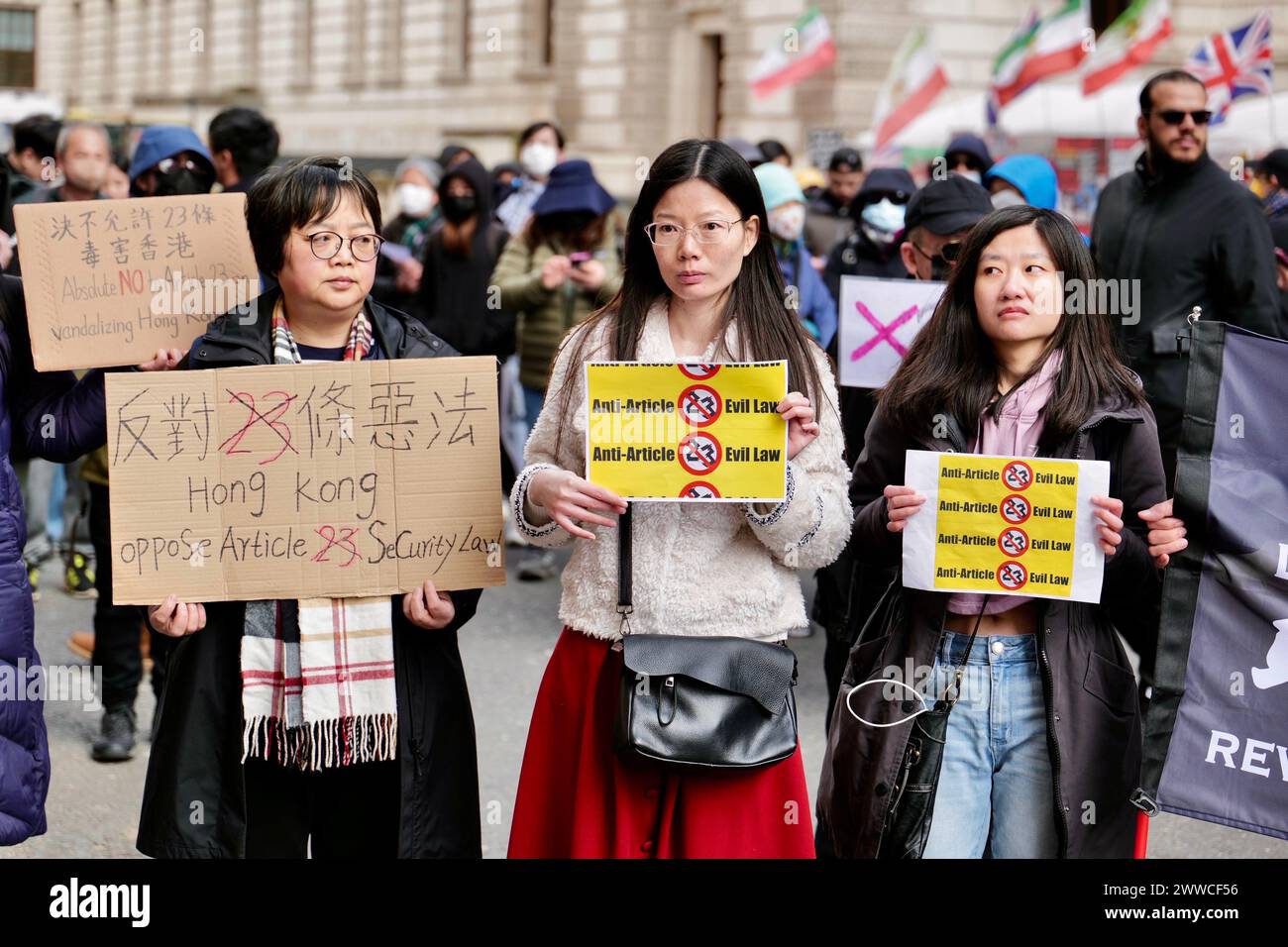 Londra, Regno Unito. 23 MARZO 2024. Le persone si sono riunite al di fuori dell’ufficio straniero britannico per opporsi alle nuove leggi cinesi in materia di sicurezza nazionale “articolo 23”. Alamy Live News / Aubrey Fagon crediti: Aubrey Fagon/Alamy Live News Foto Stock