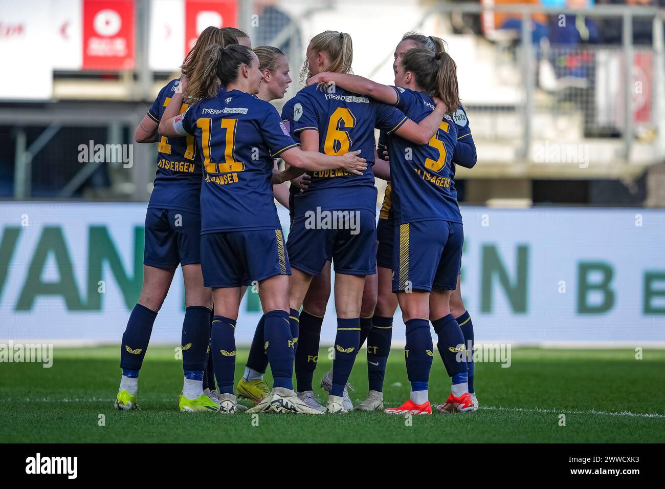 Alkmaar, Paesi Bassi. 23 marzo 2024. ALKMAAR, PAESI BASSI - 23 MARZO 1-2 FC Twente Renate Jansen del FC Twente, Ella Peddemors del FC Twente, Marisa Olislagers del FC Twente durante l'incontro olandese Azerion Women's Eredivisie tra AZ e FC Twente all'AFAS Stadion il 23 marzo 2024 ad Alkmaar, Paesi Bassi. (Foto di Jan Mulder/Orange Pictures) credito: Orange Pics BV/Alamy Live News Foto Stock