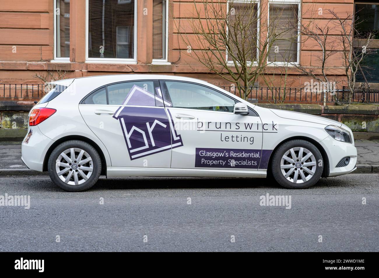 Brunswick immobili residenziali in affitto branding pubblicizzato su un'auto, Glasgow, Scozia, Regno Unito, Europa Foto Stock