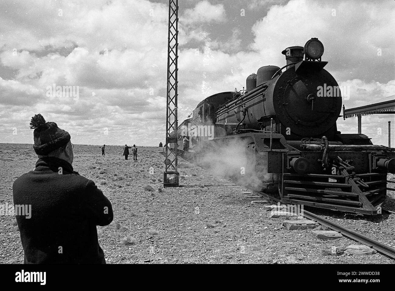 L'attore argentino Pepe Soriano (nato José Carlos Soriano), vestito da "Schultz il tedesco" in "la Patagonia Rebelde", un film diretto da Héctor Olivera, Santa Cruz, Argentina, gennaio 1974. Foto Stock