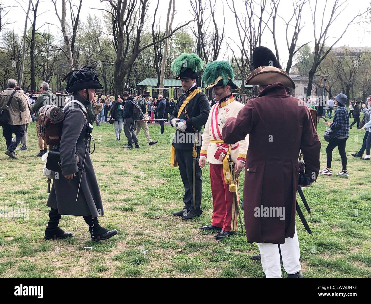 Milano, . 23 marzo 2024. Milano, 23-03-2024 la rievocazione storica dei 5 giorni di Milano 1848 si è svolta nel parco largo Marinai di Italia in costumi d'epoca, con combattimenti dal 18 al 22 marzo tra gli insorti milanesi e l'impero austro-ungarico guidato da Radezky, costretto alla ritirata. Credito: Agenzia fotografica indipendente/Alamy Live News Foto Stock