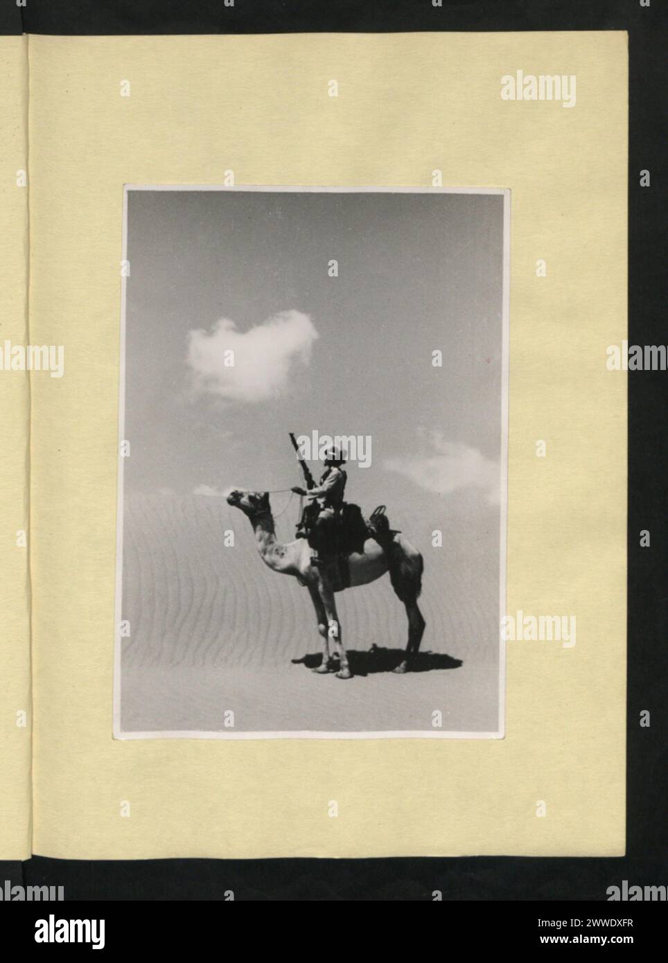 Viste generali di Aden, Yemen da terra, mare e aria, catturate tra il 1936 e il 1937, mostrando il paesaggio urbano, la costa e il paesaggio circostante. Foto Stock