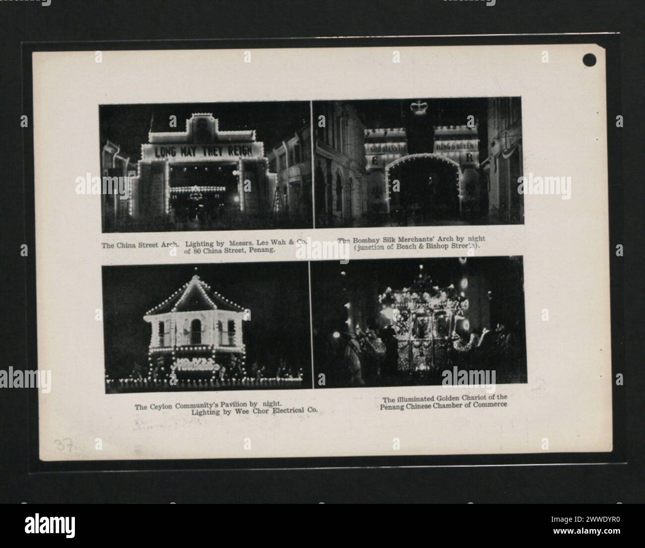 Descrizione: The China Street Arch. Illuminazione di Lee Wah & Co., 80 China Street, Penang. Luogo: Penang, Malaya Data: 1937 Descrizione: The Bombay Silk Merchants' Arch by night (incrocio tra Beach e Bishop Street). Luogo: Penang, Malaya Data: 1937 Descrizione: The Ceylon Community's Pavilion by night. Illuminazione di Wee Chor Electrical Co. Luogo: Penang, Malaya Data: 1937 Descrizione: Il carro d'oro illuminato della camera di commercio cinese di Penang. Luogo: Penang, Malesia Data: 1937 asia, malesia, asiathrough alens Foto Stock