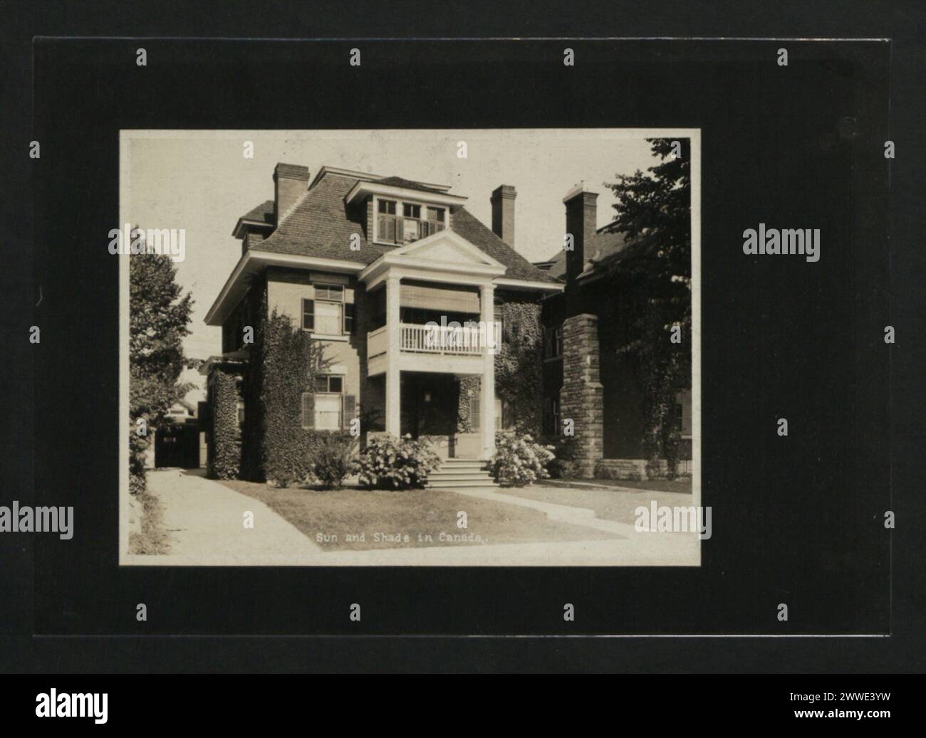 Descrizione: Sole e ombra in Canada. Luogo: Canada Data: 1920-1929 casa, canada, casa, interni, decorazione, nazionale Foto Stock