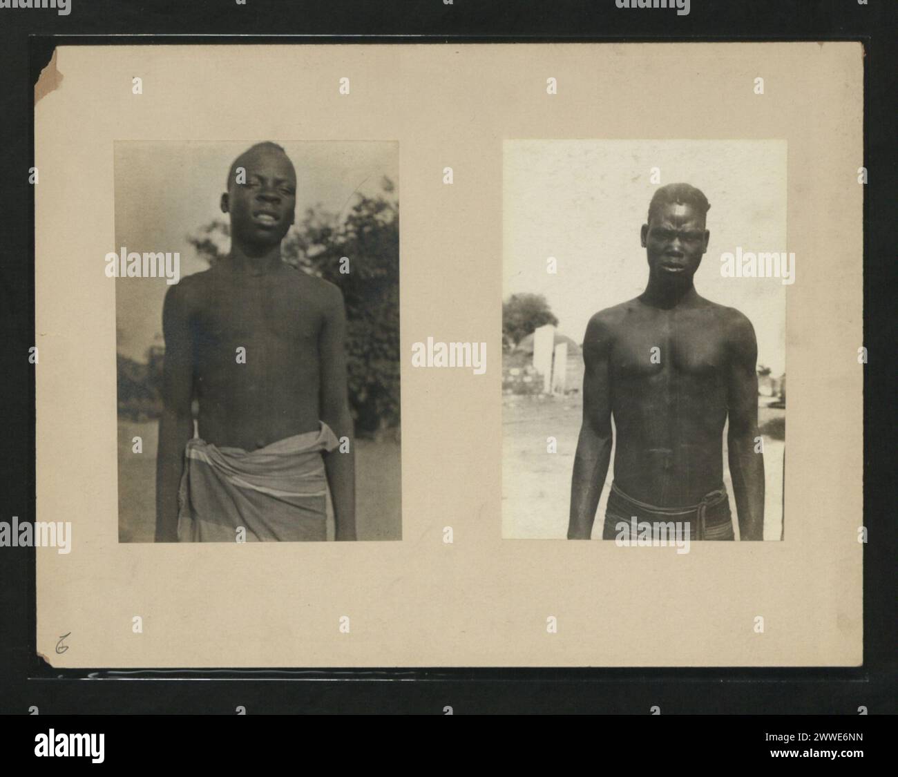 Uomini Hausa in Africa, raffiguranti membri maschi adulti del gruppo etnico Hausa impegnati in attività quotidiane. Foto Stock