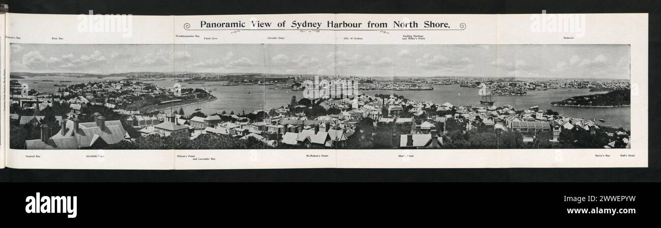 Una vista panoramica del porto di Sydney dalla North Shore, Australia, all'inizio degli anni '1900, che mostra corsi d'acqua, navi, litorale e il paesaggio urbano e naturale circostante. Foto Stock
