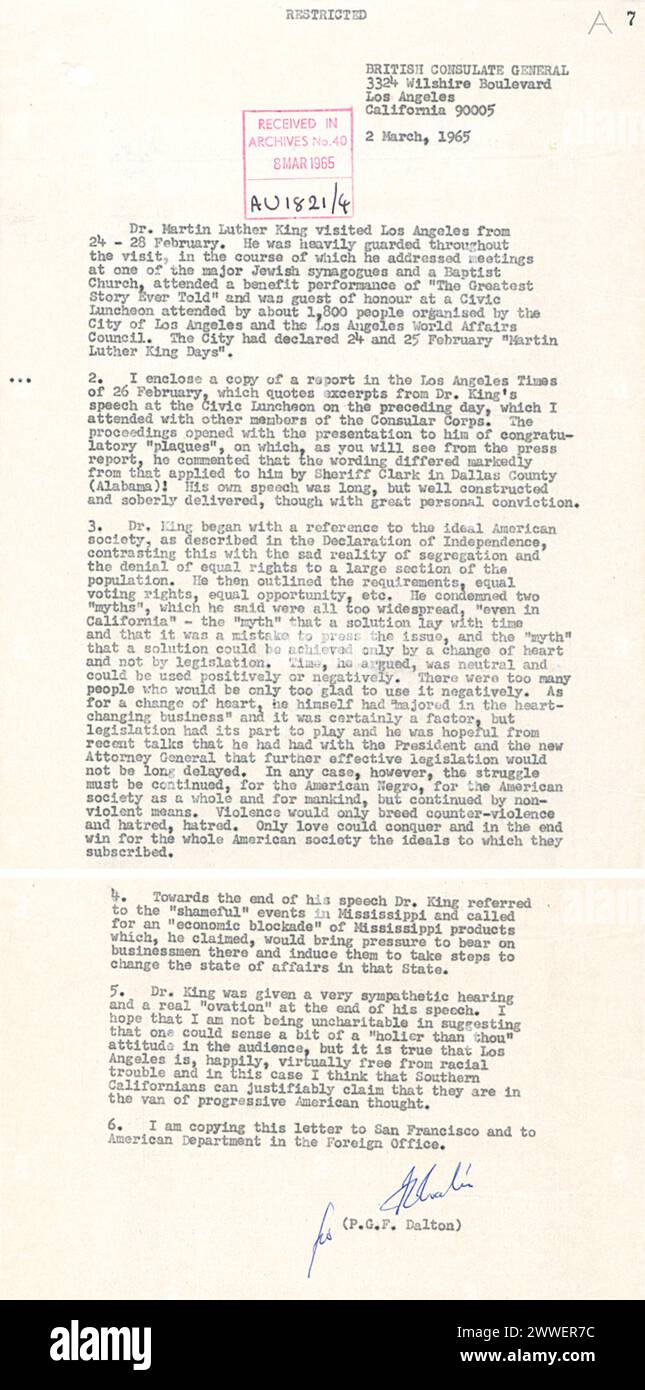 Martin Luther King Jr. In LA Document: Report from Britain's Consul-General in Los Angeles on a speech by Martin Luther King Jr., 1965. Rif. Catalogo: FO 371/179611 Descrizione: Questo rapporto del Console generale britannico a Los Angeles descrive una visita in città di Martin Luther King Jr. Dal 24-28 febbraio 1965. Il rapporto si concentra su un discorso tenuto dal dottor King al Civic Luncheon il 25 febbraio. Martin Luther King Jr. È conosciuto in tutto il mondo come uno dei leader più significativi del movimento americano per i diritti civili negli anni '1950 e '60 Il suo discorso più famoso è noto come "ho un dre Foto Stock