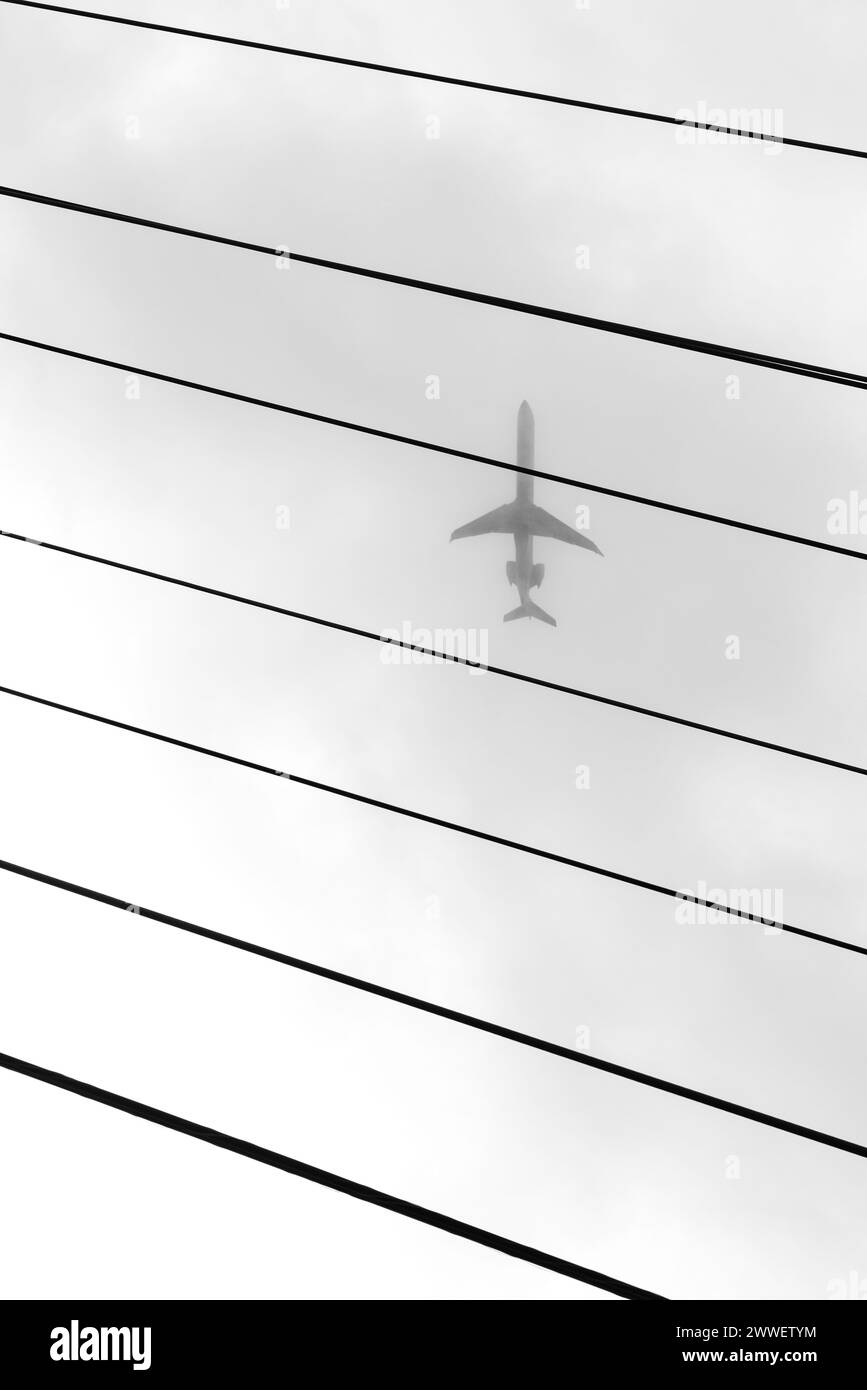 Gli aerei in partenza dall'aeroporto internazionale Douglas di Charlotte sono facilmente visibili al centro visitatori temporaneo. Foto Stock