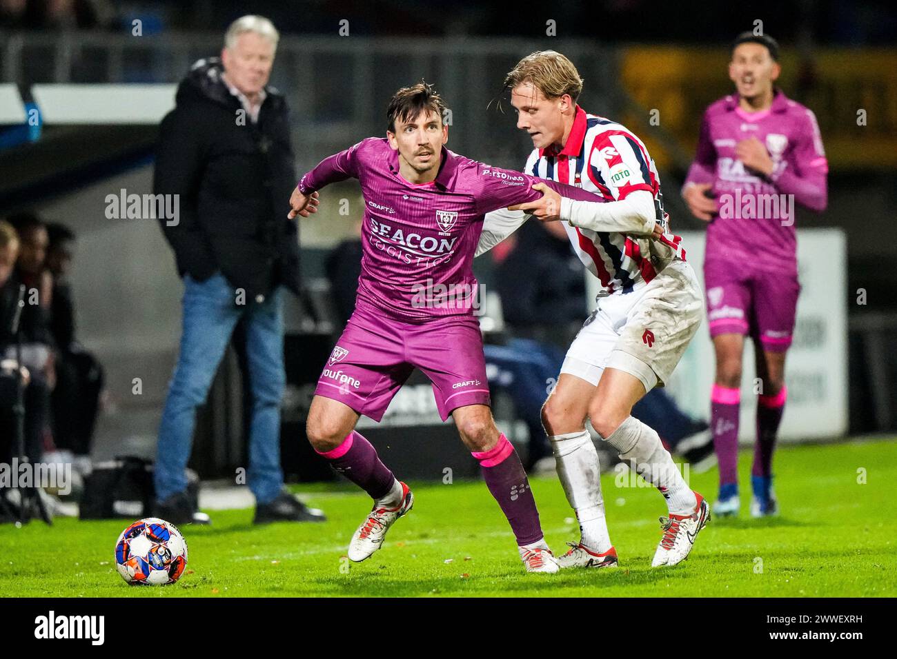 TILBURG - (l-r) Moreno Rutten di VVV-Venlo, Jesse Bosch di Willem II durante il quarto periodo nella partita tra Willem II e VVV-Venlo il 23 marzo a Tilburg, Paesi Bassi. ANP TOBIAS KLEUVER Foto Stock