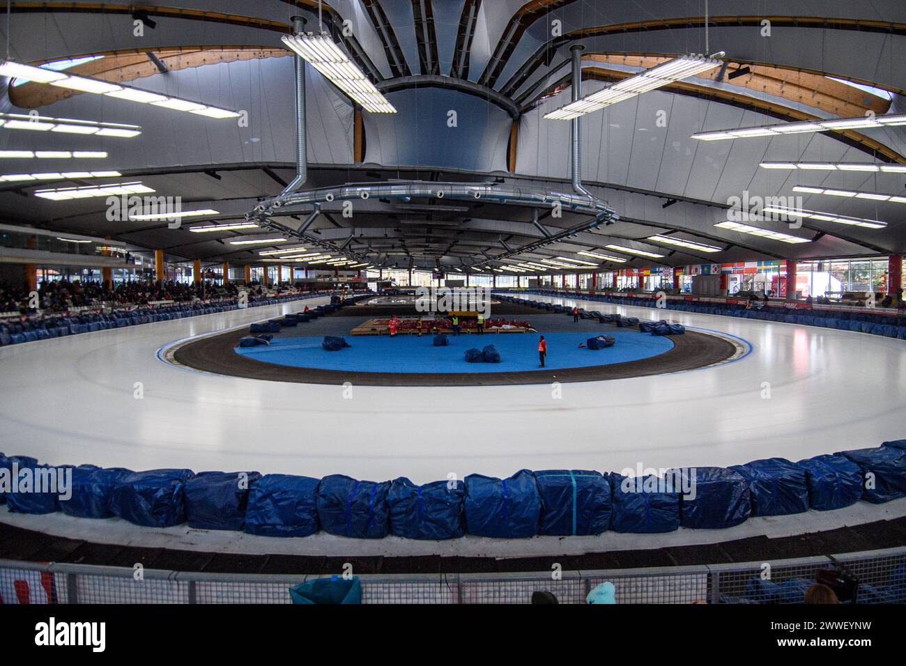 Una vista della pista durante le prove finali del Campionato del mondo dei gladiatori FIM Ice Speedway presso la Max-Aicher-Arena di Inzell venerdì 22 marzo 2024. (Foto: Ian Charles | mi News) crediti: MI News & Sport /Alamy Live News Foto Stock