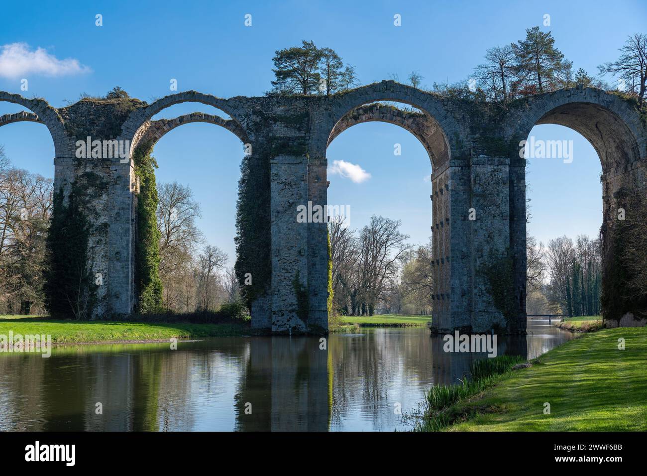 Acquedotto del Castello di Maintenon nel dipartimento di Eure-et-Loir - Francia Foto Stock