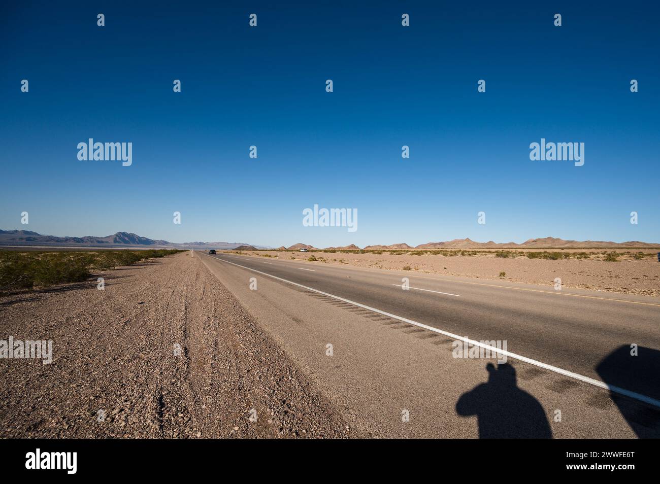 Autostrada 95 a sud di Las Vegas, vicino a Boulder City, nel deserto del Nevada. Foto Stock