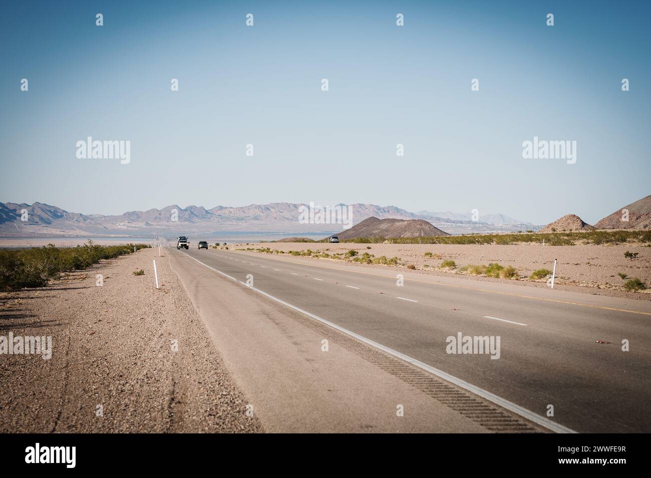 Autostrada 95 a sud di Las Vegas, vicino a Boulder City, nel deserto del Nevada. Foto Stock