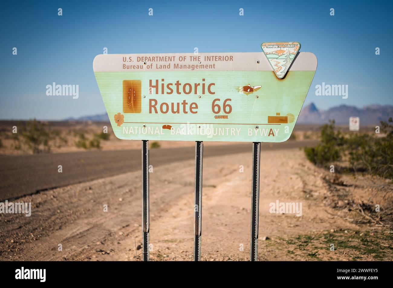Segui le indicazioni per la storica Route 66 lungo l'autostrada 10 in Arizona, Stati Uniti. Foto Stock