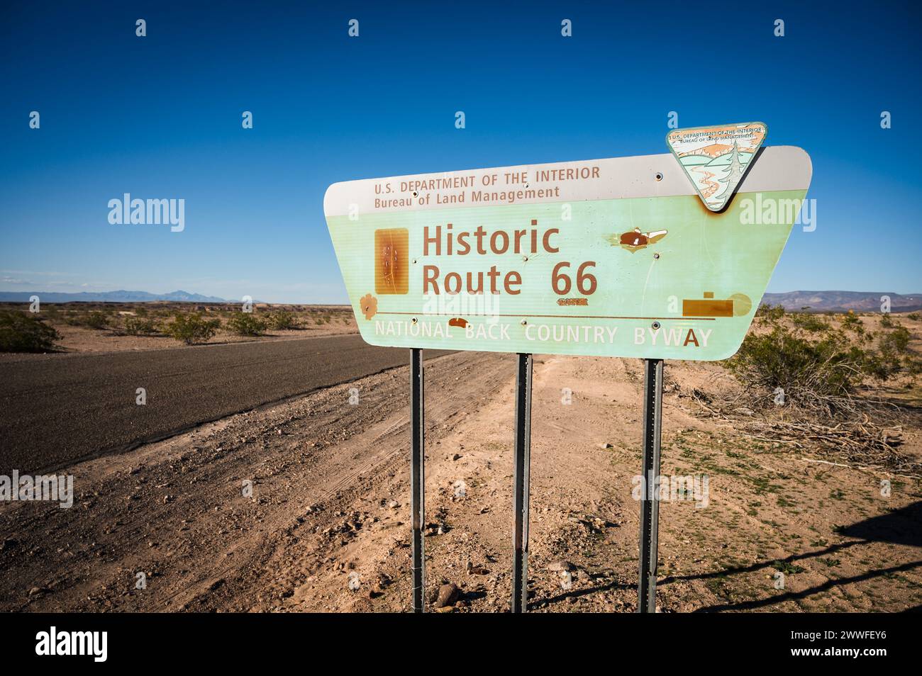 Segui le indicazioni per la storica Route 66 lungo l'autostrada 10 in Arizona, Stati Uniti. Foto Stock