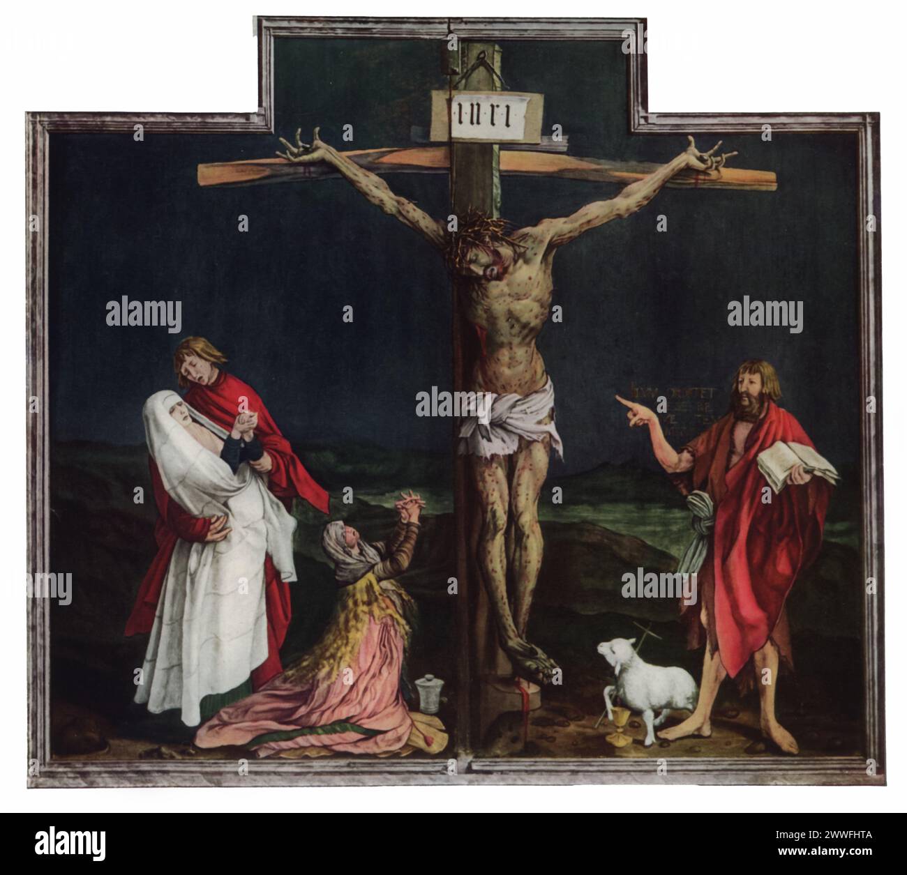 "La Crocifissione" di Mathias Grünewald (1512-1516): Al centro della pala d'altare di Isenheim nel Museo Unterlinden di Colmar, questa potente rappresentazione della Crocifissione si erge come un capolavoro dell'arte del Rinascimento settentrionale. L'intensa rappresentazione di Grünewald della sofferenza e della redenzione attraverso luci drammatiche e figure espressive sottolinea la profondità emotiva e l'intensità spirituale della scena. Foto Stock