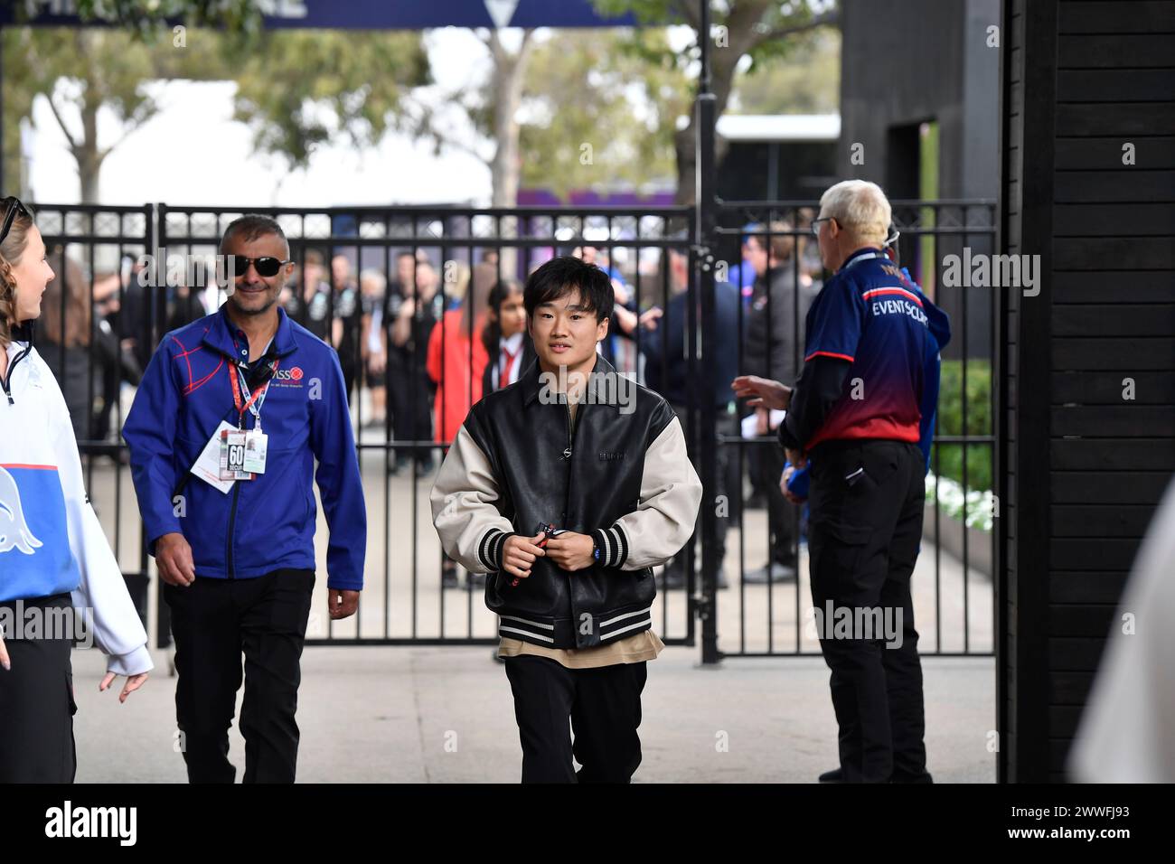 MELBOURNE, AUSTRALIA, 24 marzo 2024. Nella foto: 22 Yuki Tsunoda (JPN) Visa Cash App RB F1 Team nel paddock del FIA Formula 1 Rolex Australian Grand Prix 2024 3° round dal 22 al 24 marzo presso l'Albert Park Street Circuit di Melbourne, Australia. Crediti: Karl Phillipson/Alamy Live News Foto Stock