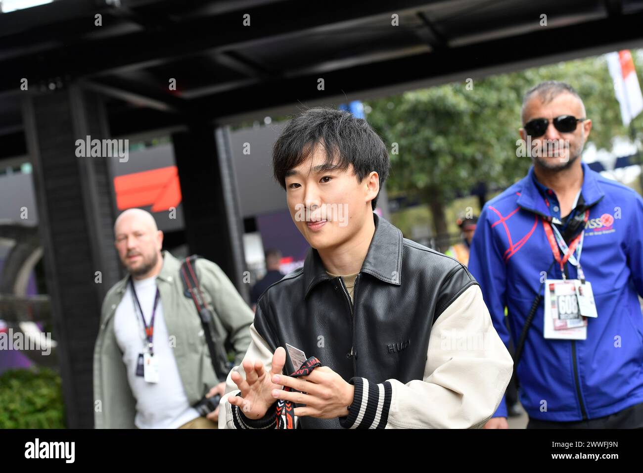 MELBOURNE, AUSTRALIA, 24 marzo 2024. Nella foto: 22 Yuki Tsunoda (JPN) Visa Cash App RB F1 Team nel paddock del FIA Formula 1 Rolex Australian Grand Prix 2024 3° round dal 22 al 24 marzo presso l'Albert Park Street Circuit di Melbourne, Australia. Crediti: Karl Phillipson/Alamy Live News Foto Stock