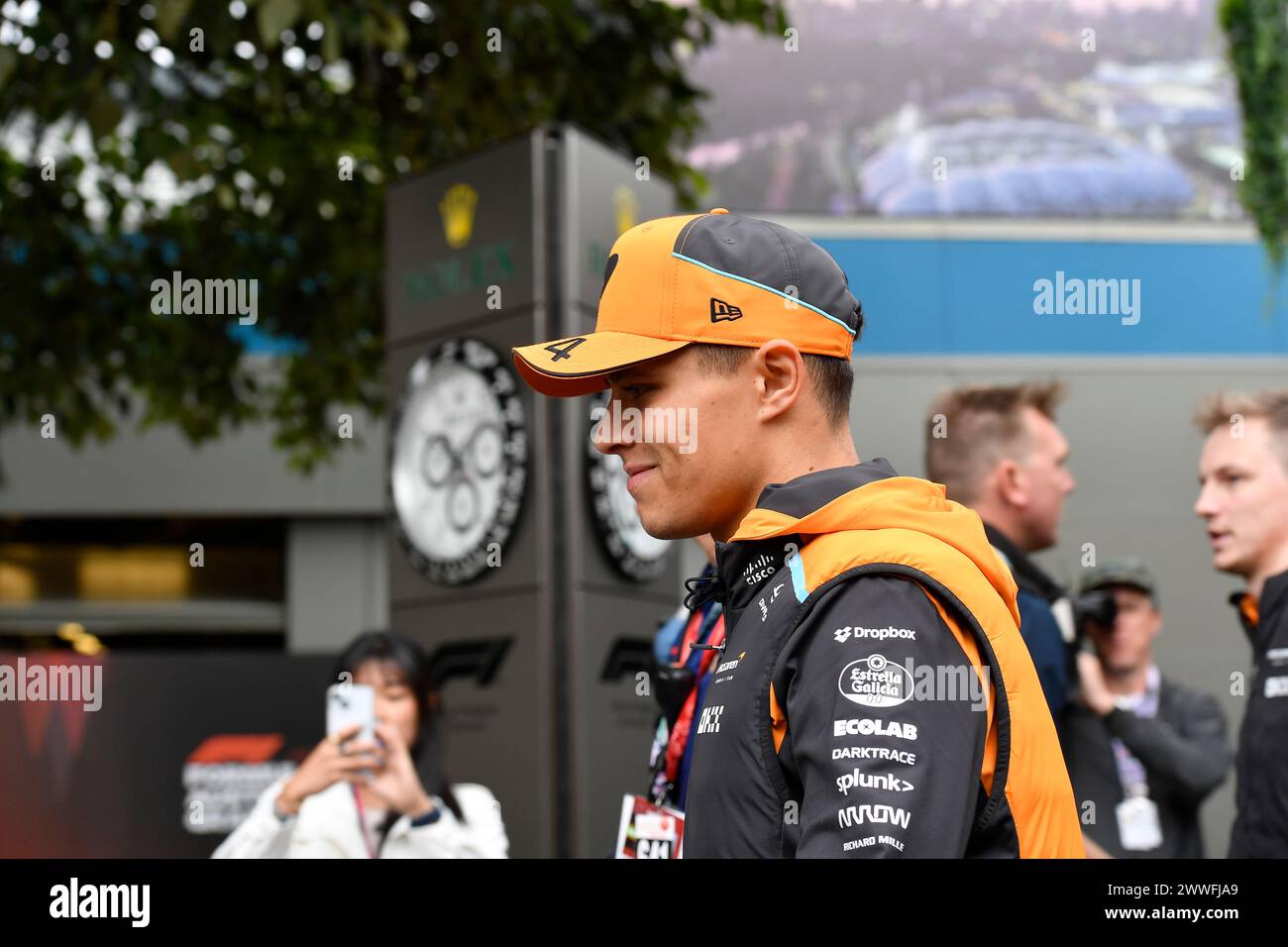 MELBOURNE, AUSTRALIA, 24 marzo 2024. Nella foto: 04 Lando Norris (GBR) McLaren Formula 1 Team nel paddock al FIA Formula 1 Rolex Australian Grand Prix 2024 3° round dal 22 al 24 marzo presso l'Albert Park Street Circuit di Melbourne, Australia. Crediti: Karl Phillipson/Alamy Live News Foto Stock
