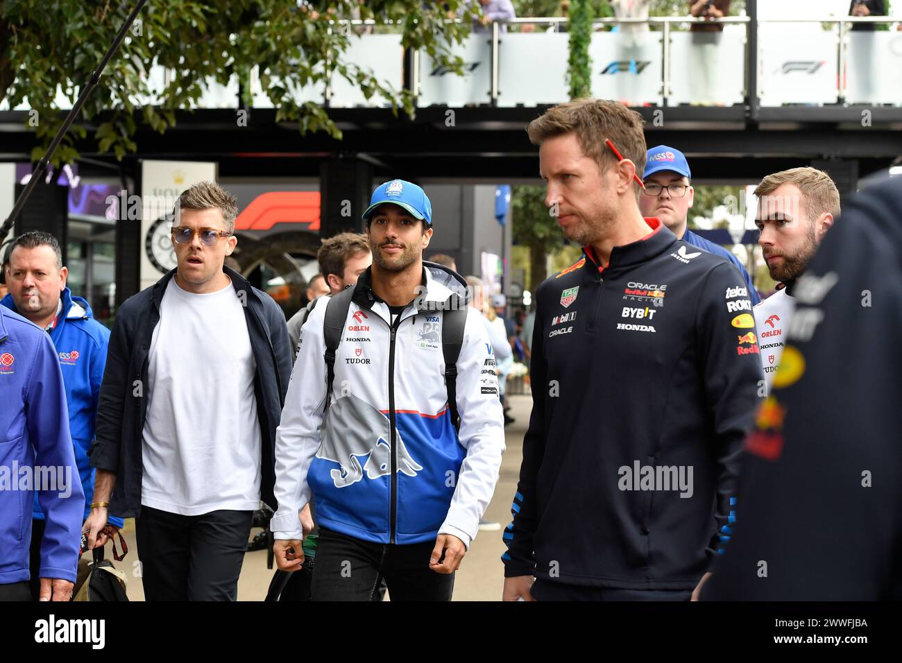 MELBOURNE, AUSTRALIA, 24 marzo 2024. Nella foto: 03 Daniel Ricciardo (AUS) Visa Cash App RB F1 Team nel paddock del FIA Formula 1 Rolex Australian Grand Prix 2024 3° round dal 22 al 24 marzo presso l'Albert Park Street Circuit di Melbourne, Australia. Crediti: Karl Phillipson/Alamy Live News Foto Stock