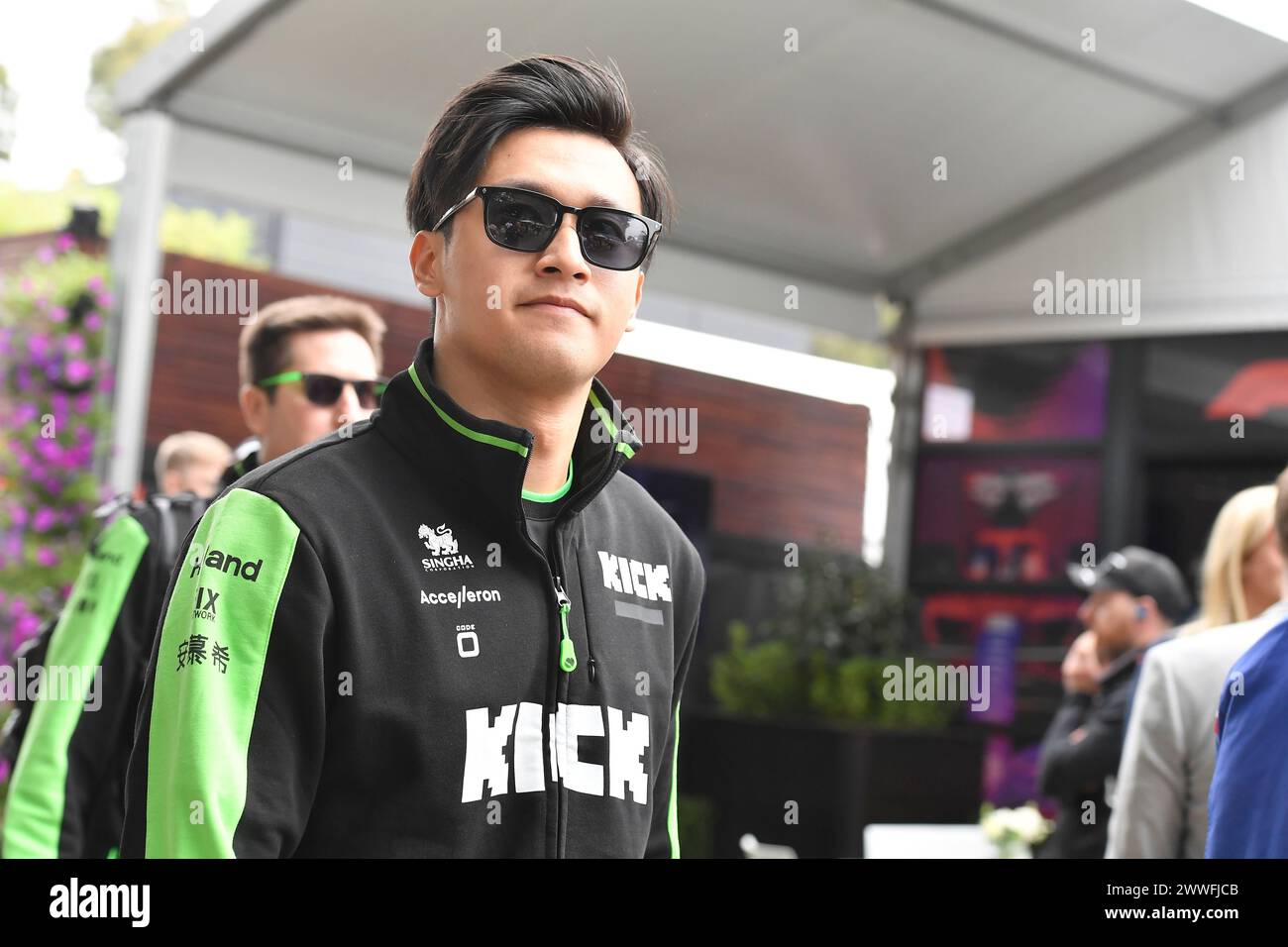 MELBOURNE, AUSTRALIA, 24 marzo 2024. Nella foto: 24 Zhou Guanyu (CHN) in palio il Team di F1 Kick Sauber al terzo round del Rolex Australian Grand Prix 2024 della FIA Formula 1 dal 22 al 24 marzo presso l'Albert Park Street Circuit di Melbourne, Australia. Crediti: Karl Phillipson/Alamy Live News Foto Stock