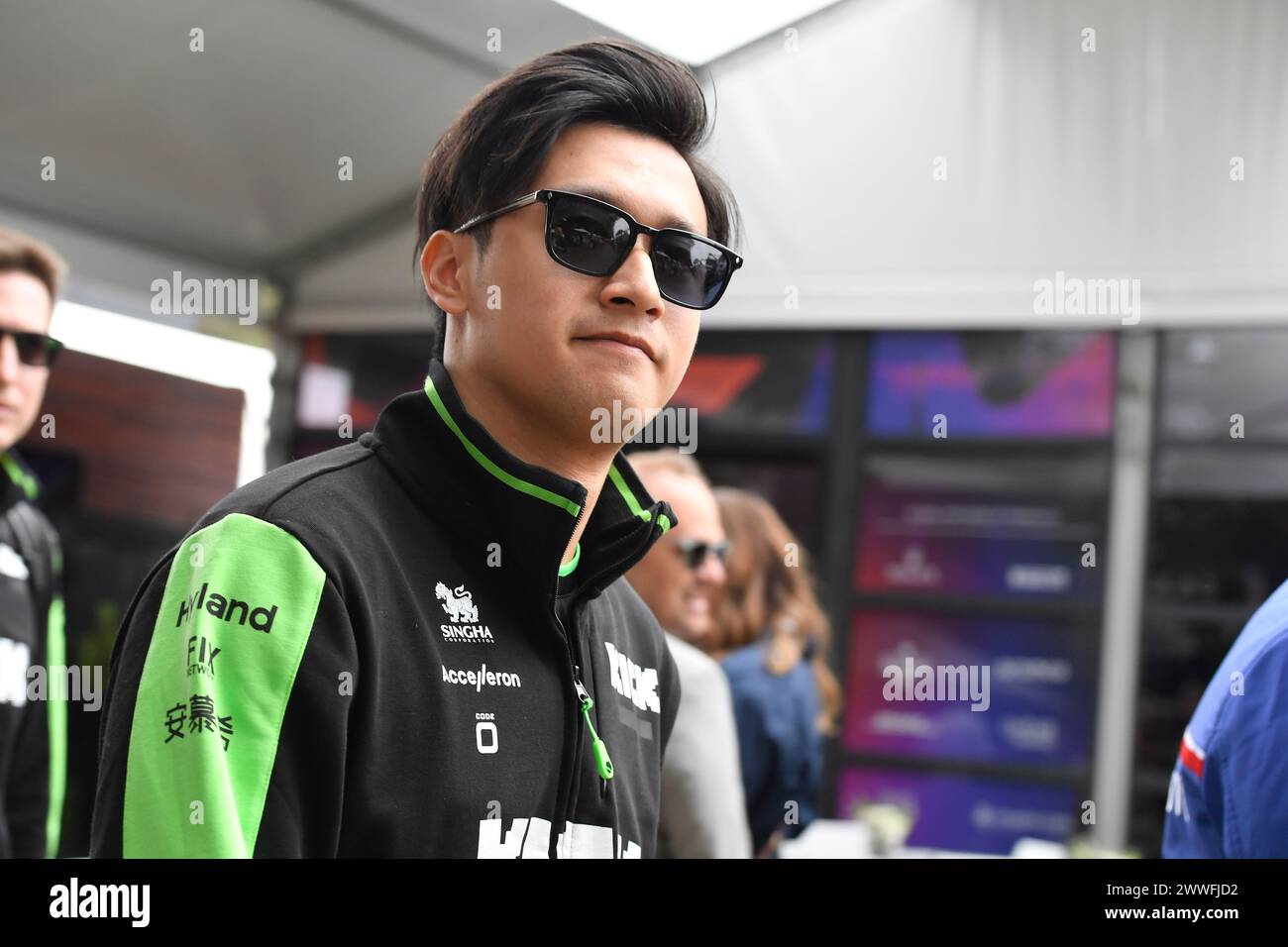 MELBOURNE, AUSTRALIA, 24 marzo 2024. Nella foto: 24 Zhou Guanyu (CHN) in palio il Team di F1 Kick Sauber al terzo round del Rolex Australian Grand Prix 2024 della FIA Formula 1 dal 22 al 24 marzo presso l'Albert Park Street Circuit di Melbourne, Australia. Crediti: Karl Phillipson/Alamy Live News Foto Stock