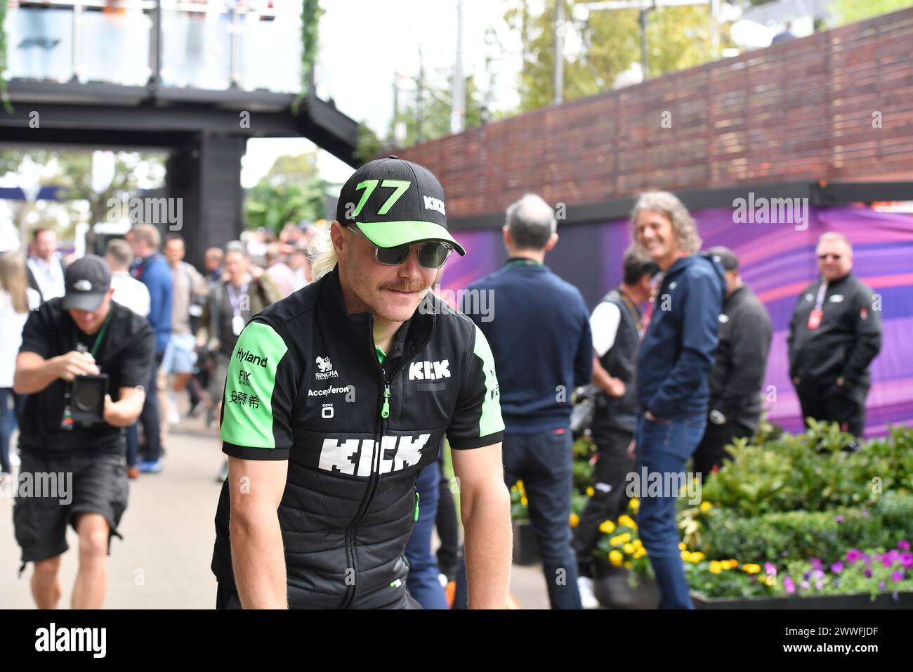 MELBOURNE, AUSTRALIA, 24 marzo 2024. Nella foto: 77 Valtteri Bottas (fin) in palio per il Team F1 Kick Sauber al terzo round del Rolex Australian Grand Prix 2024 della FIA Formula 1 dal 22 al 24 marzo presso l'Albert Park Street Circuit di Melbourne, Australia. Crediti: Karl Phillipson/Alamy Live News Foto Stock