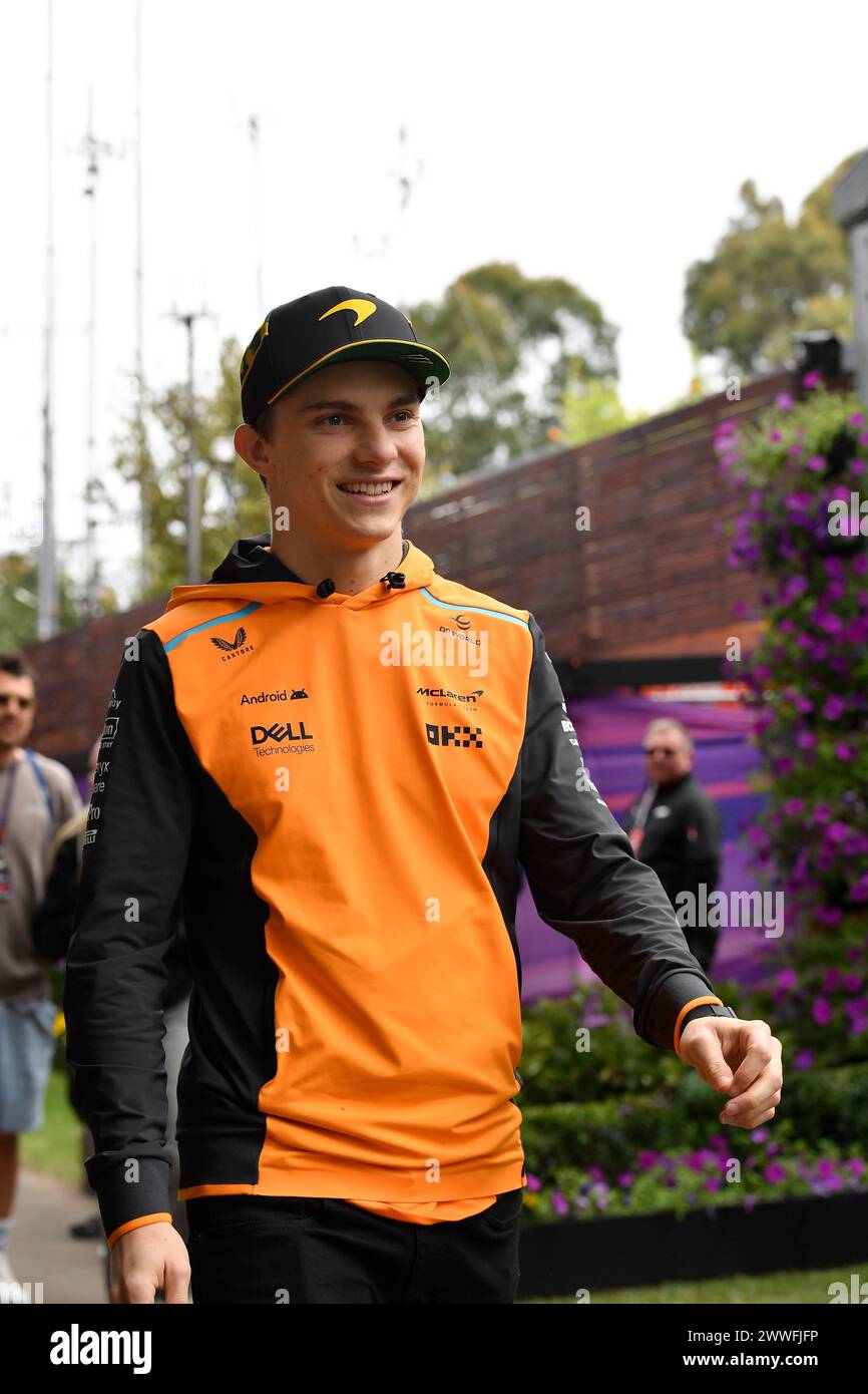 MELBOURNE, AUSTRALIA, 24 marzo 2024. Nella foto:81 Oscar Piastri (AUS) McLaren Formula 1 Team nel paddock al FIA Formula 1 Rolex Australian Grand Prix 2024 3° round dal 22 al 24 marzo presso l'Albert Park Street Circuit di Melbourne, Australia. Crediti: Karl Phillipson/Alamy Live News Foto Stock