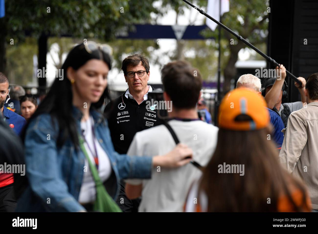 MELBOURNE, AUSTRALIA, 24 marzo 2024. Nella foto: Mercedes-AMG Petronas F1 Team, il team principal Toto Wolff nel paddock al FIA Formula 1 Rolex Australian Grand Prix 2024 3° round dal 22 al 24 marzo presso l'Albert Park Street Circuit di Melbourne, Australia. Crediti: Karl Phillipson/Alamy Live News Foto Stock