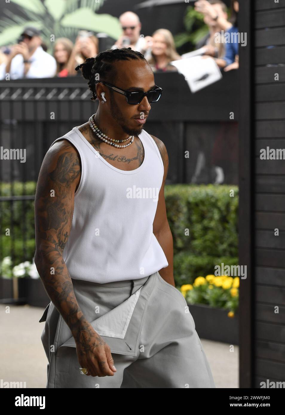 MELBOURNE, AUSTRALIA, 24 marzo 2024. Nella foto: 44 Lewis Hamilton (GBR) Mercedes-AMG Petronas F1 Team nel paddock al FIA Formula 1 Rolex Australian Grand Prix 2024 3° round dal 22 al 24 marzo all'Albert Park Street Circuit di Melbourne, Australia. Crediti: Karl Phillipson/Alamy Live News Foto Stock