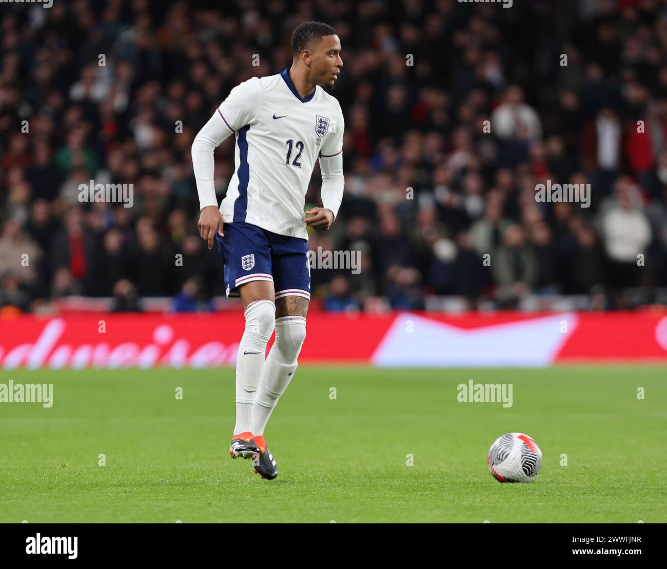 Londra, Regno Unito. 23 marzo 2024. Ezri Konsa (Aston Villa) dell'Inghilterra fa il suo debutto durante l'amichevole internazionale di calcio tra Inghilterra e Brasile allo stadio di Wembley, Londra, Regno Unito - 23 marzo 2024. Crediti: Action foto Sport/Alamy Live News Foto Stock