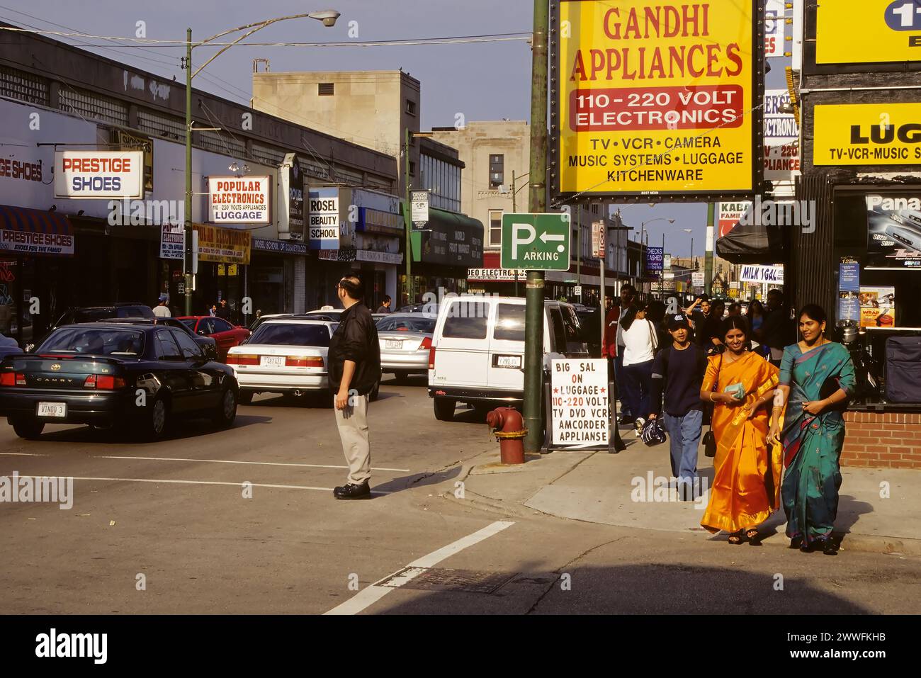 Chicago, Illinois, U.S.A. - Devon Street, quartiere dell'Asia meridionale, Chicago settentrionale, diversità etnica Foto Stock