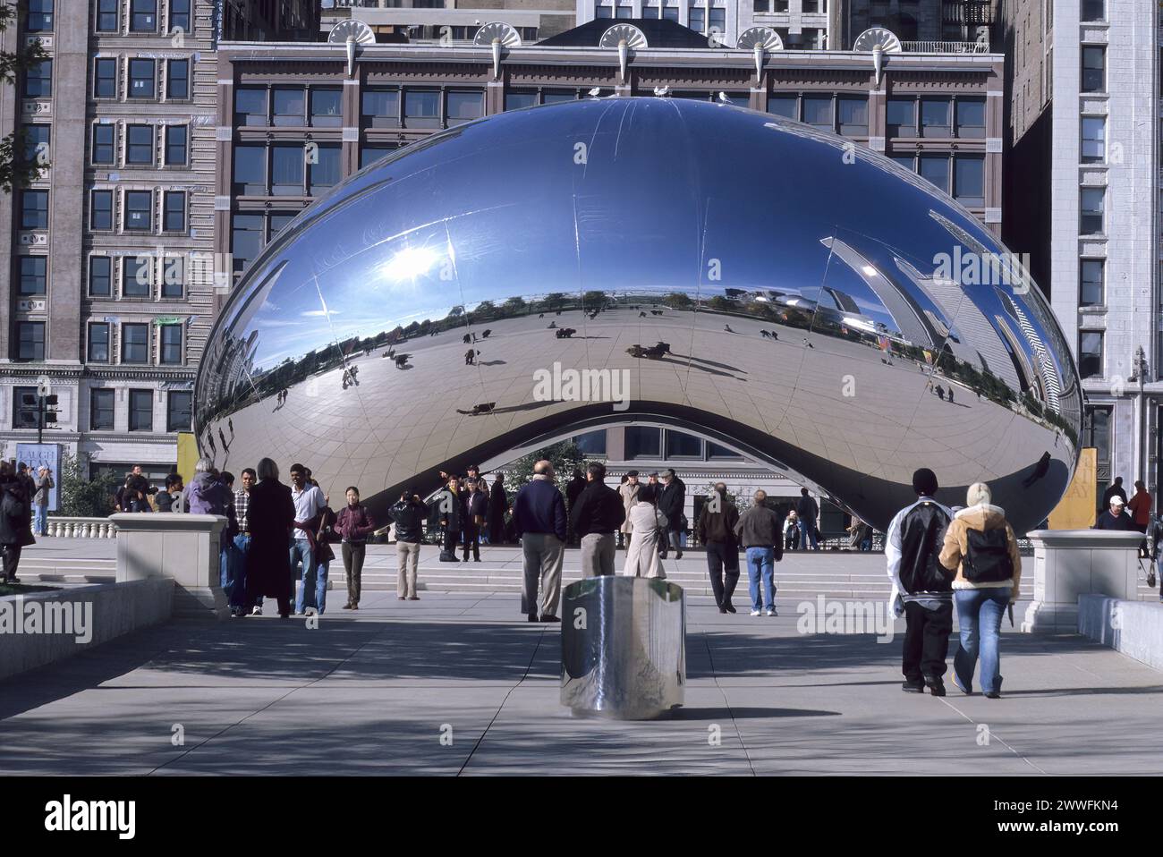 Il Millennium Park, Cloud Gate scultura di Anish Kapoor, Chicago, Illinois, Stati Uniti d'America Foto Stock
