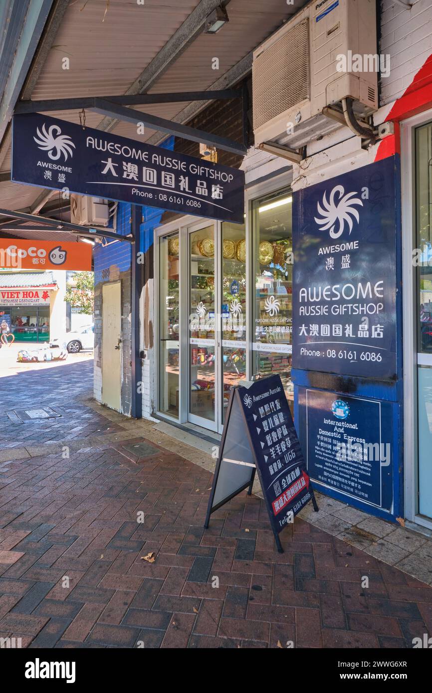 Il fantastico negozio di articoli da regalo Aussie che vende una vasta gamma di regali e articoli nell'area della comunità asiatica di Northbridge, Perth, Australia Occidentale. Foto Stock