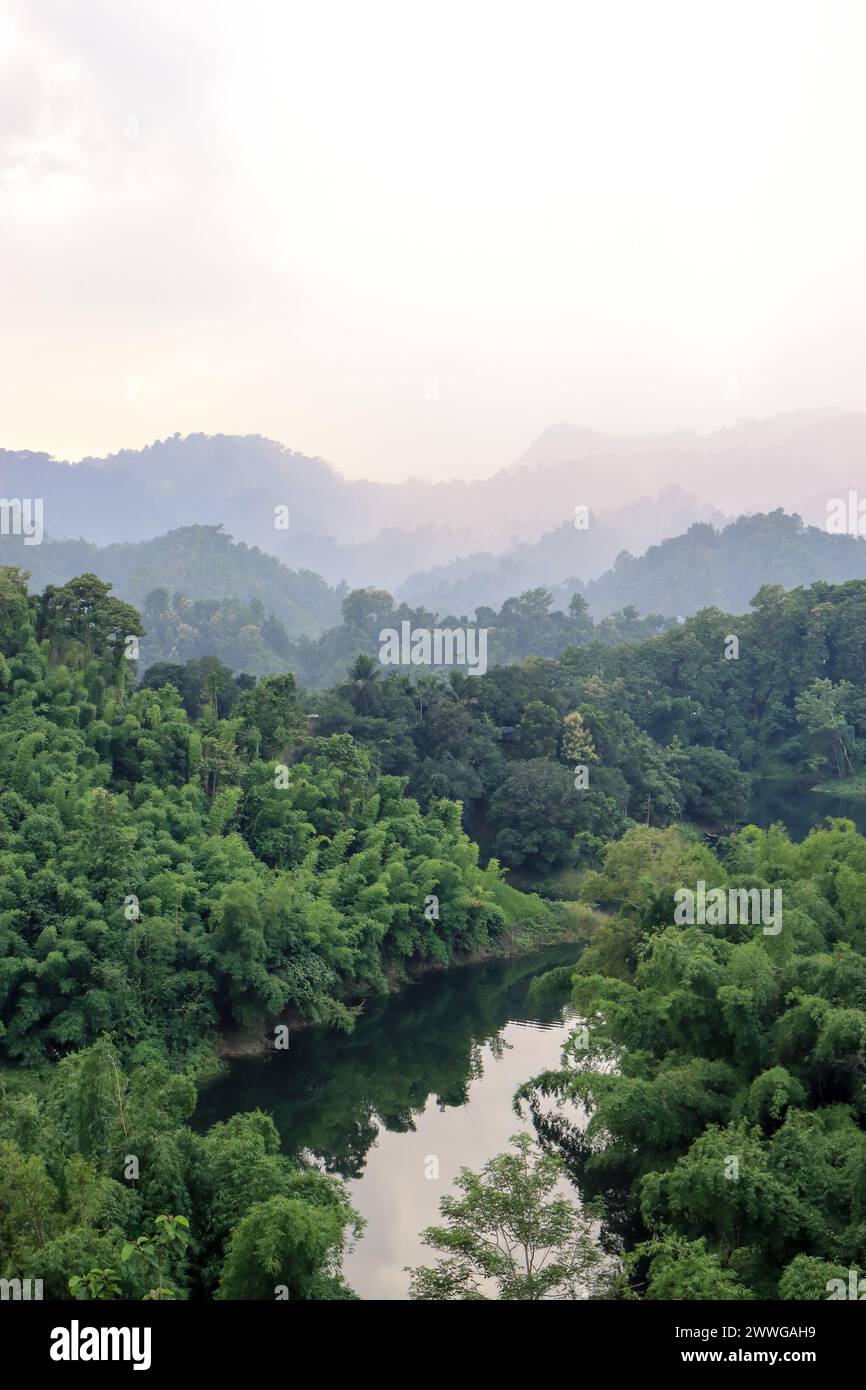 Bellissimo lago kaptai a Rangamati, Bangladesh. Foto Stock