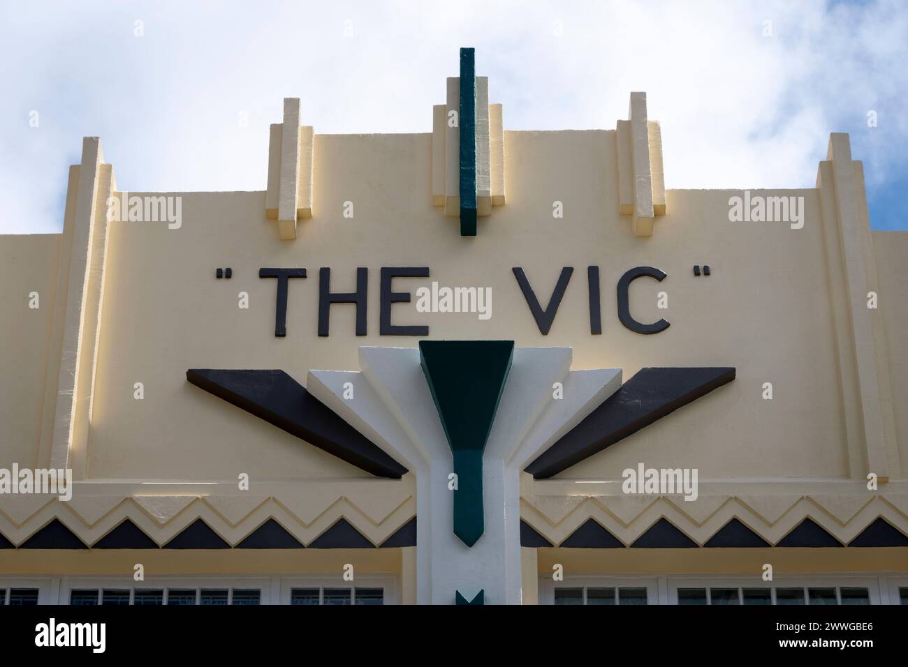 Motivi Art Deco sul parapetto dell'edificio, Wellington, North Island, nuova Zelanda Foto Stock