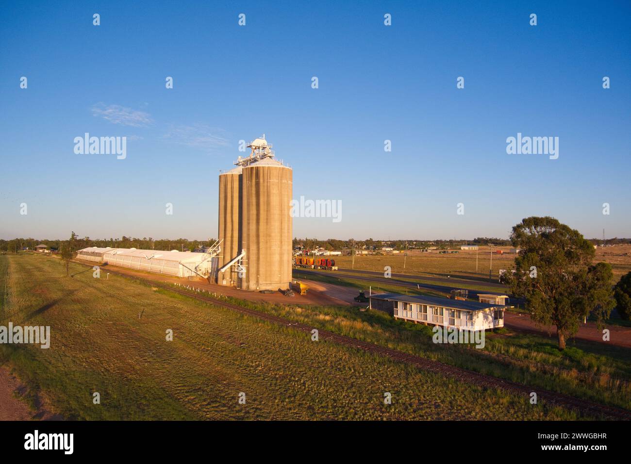 Aerea del Gran Corp Depot a Wallumbilla, una città rurale e località nella regione di Maranoa, Queensland, Australia Foto Stock