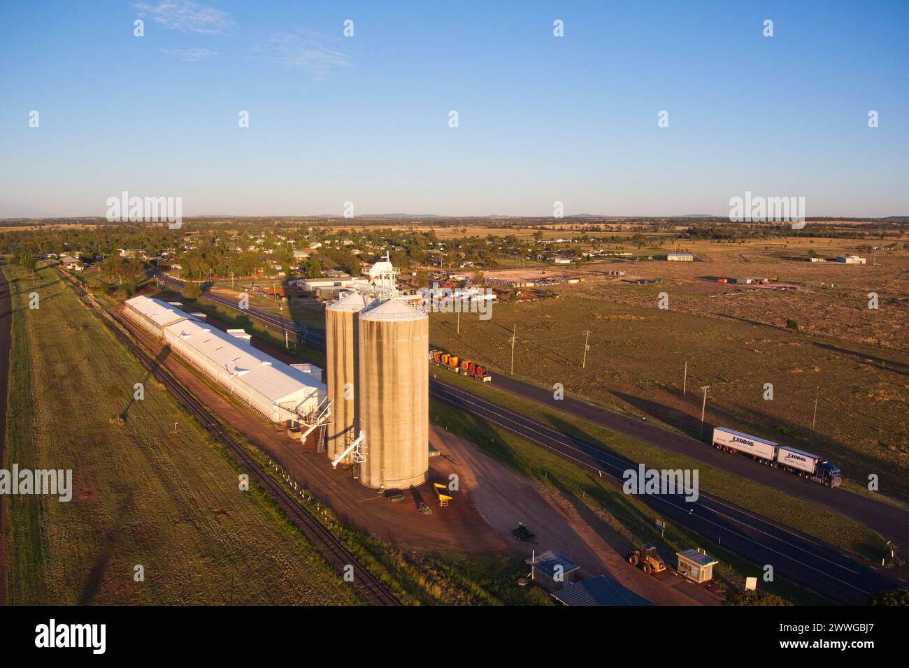 Aerea del Gran Corp Depot a Wallumbilla, una città rurale e località nella regione di Maranoa, Queensland, Australia Foto Stock
