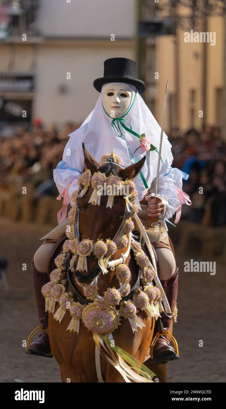 Su componidori leader della tradizionale corsa di cavalli Sartiglia nella città di Oristano Foto Stock