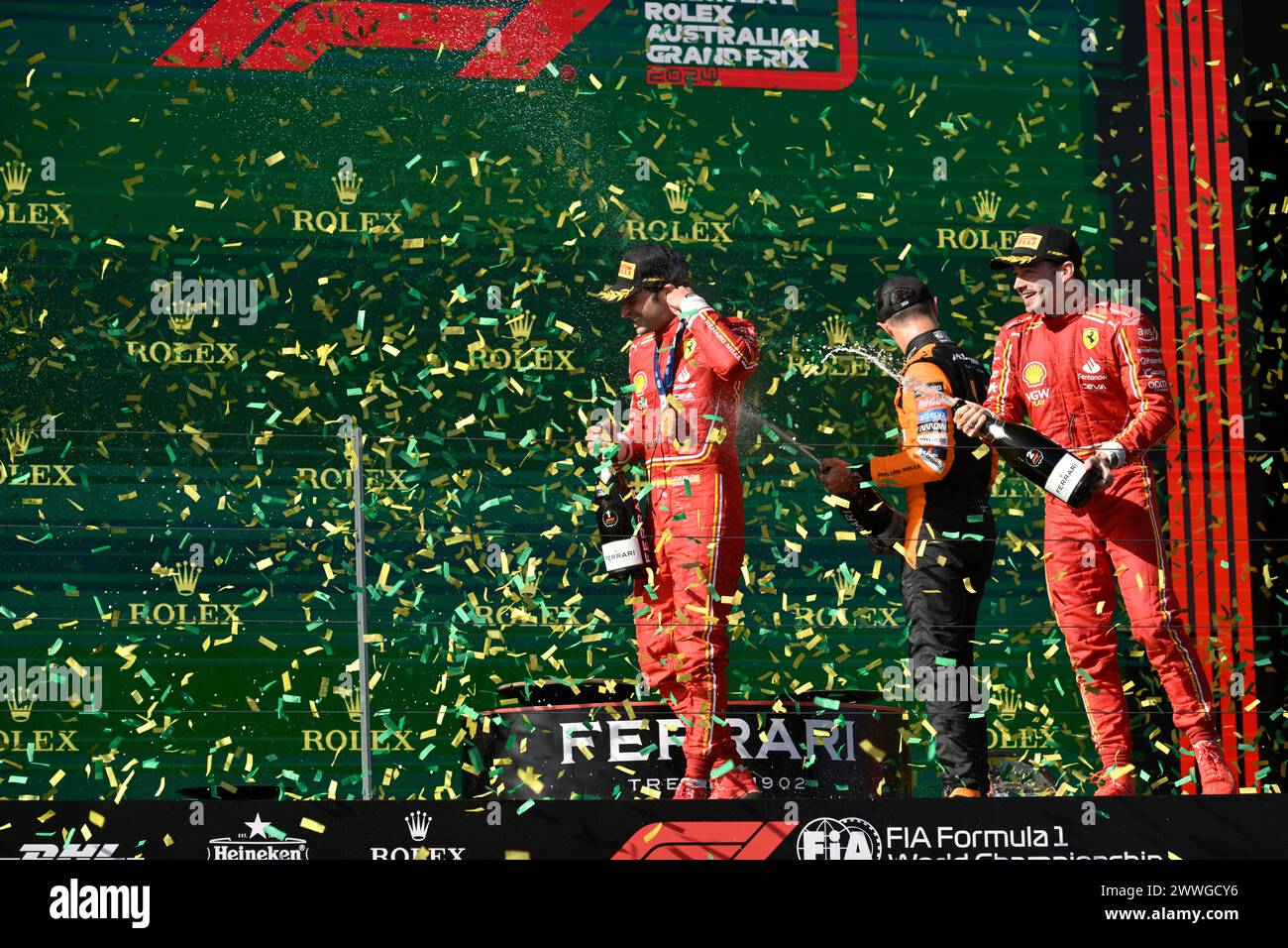 MELBOURNE, AUSTRALIA. 24 marzo 2024. Vincitore del Gran Premio d'Australia 55 Carlos Sainz Jr. (ESP) la Scuderia Ferrari festeggia il podio dopo il completamento del 3° round del Rolex Australian Grand Prix 2024 FIA Formula 1 dal 22 al 24 marzo presso l'Albert Park Street Circuit di Melbourne, Australia. Crediti: Karl Phillipson/Alamy Live News. Foto Stock